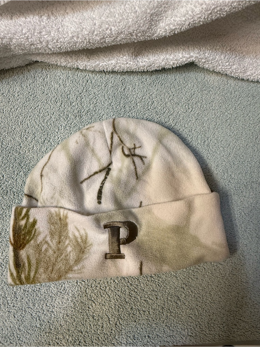 Cuffed Beanie Hat with 'P' Logo - Cream Camouflage